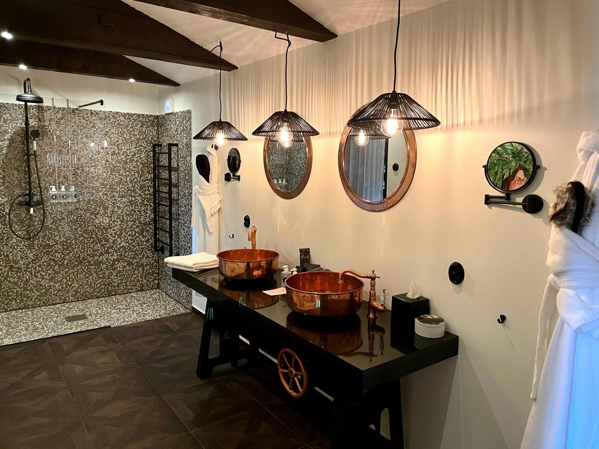Bomans Hotell I Троса Екстериор снимка