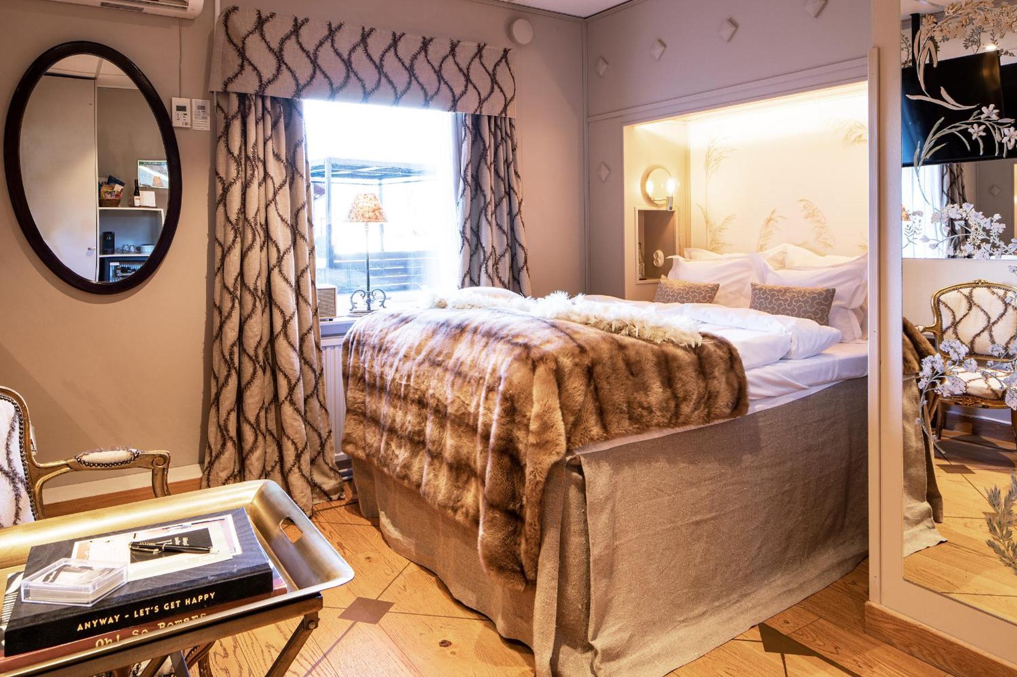 Bomans Hotell I Троса Екстериор снимка