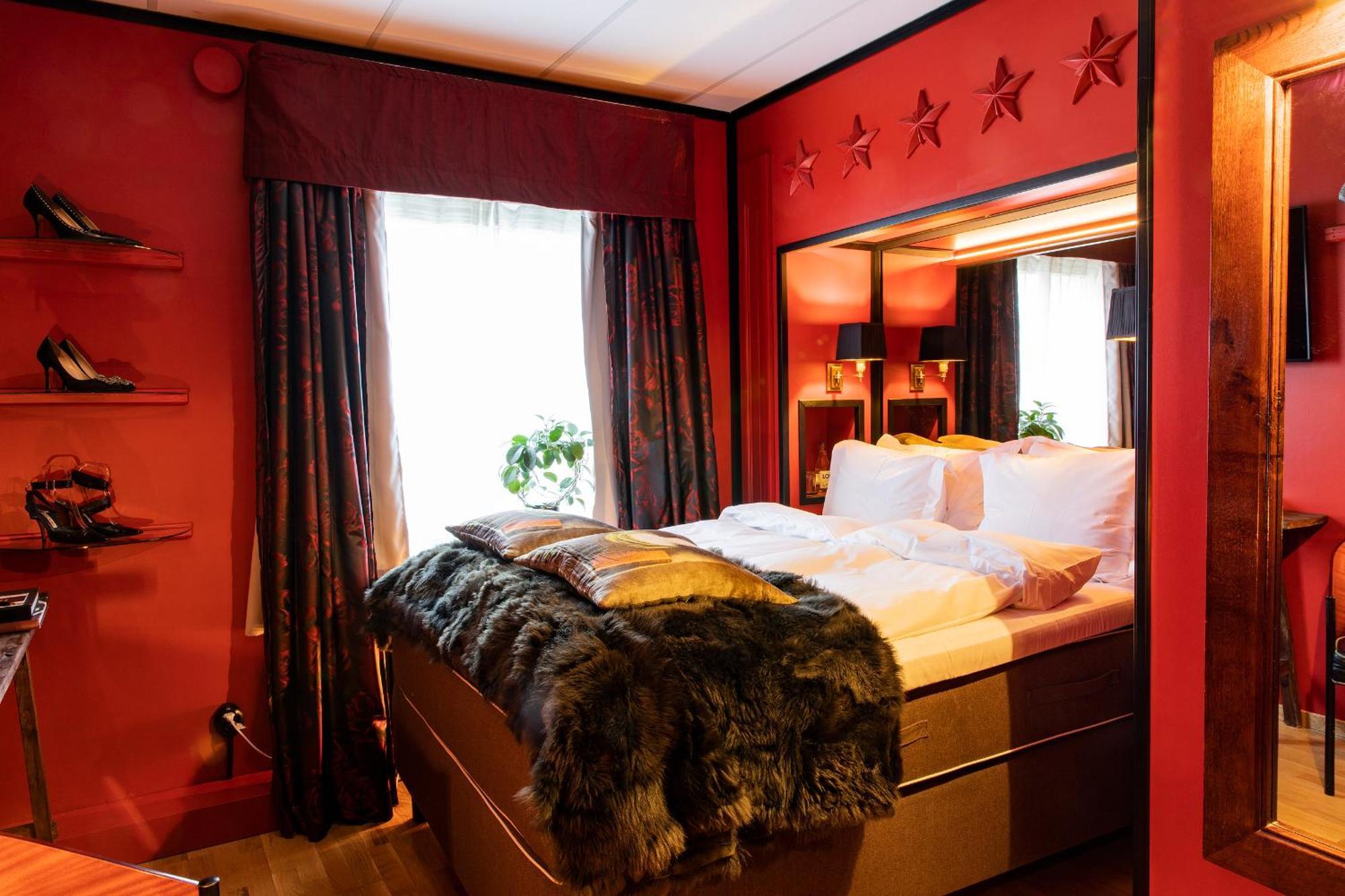 Bomans Hotell I Троса Екстериор снимка