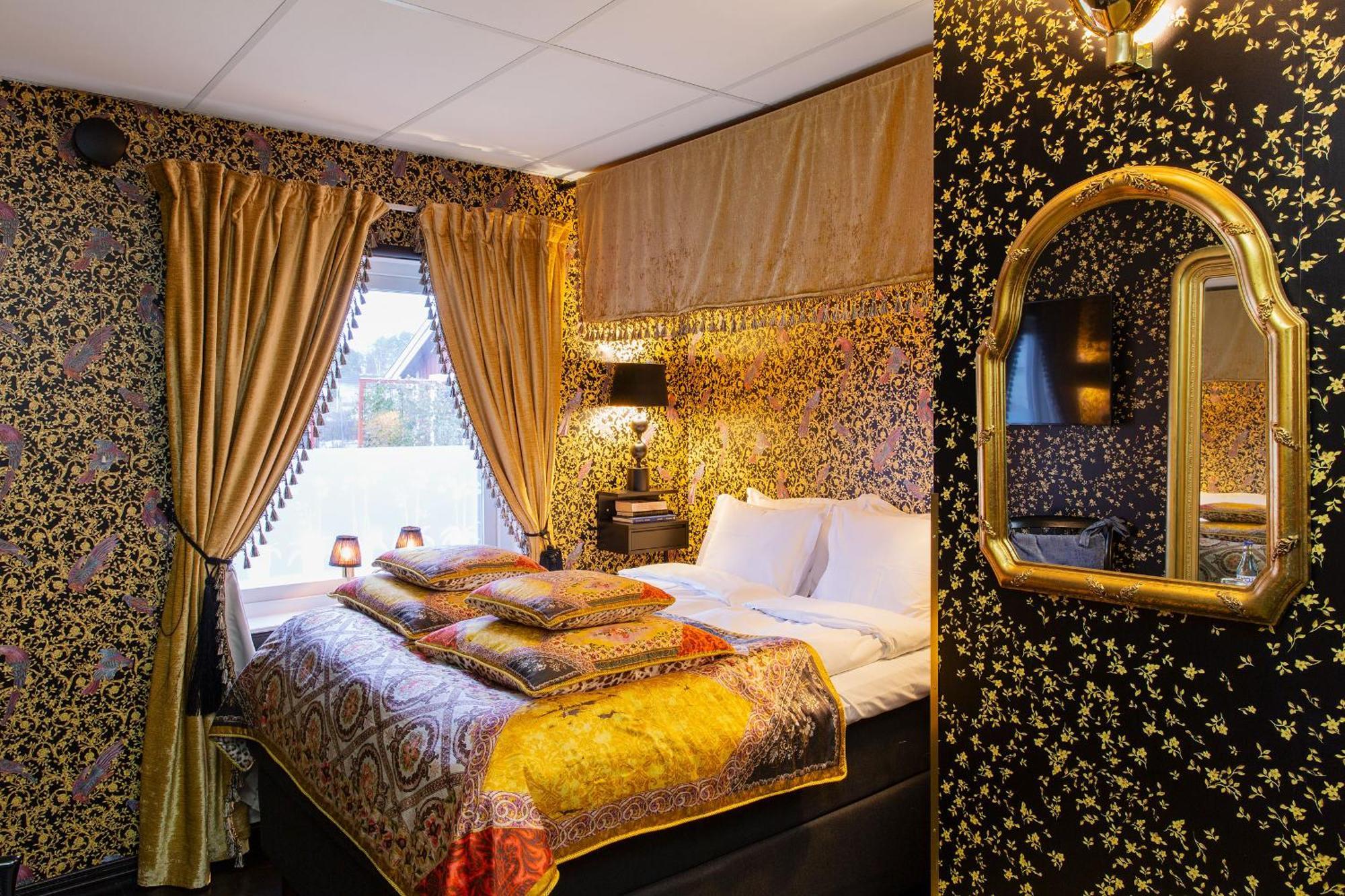 Bomans Hotell I Троса Екстериор снимка