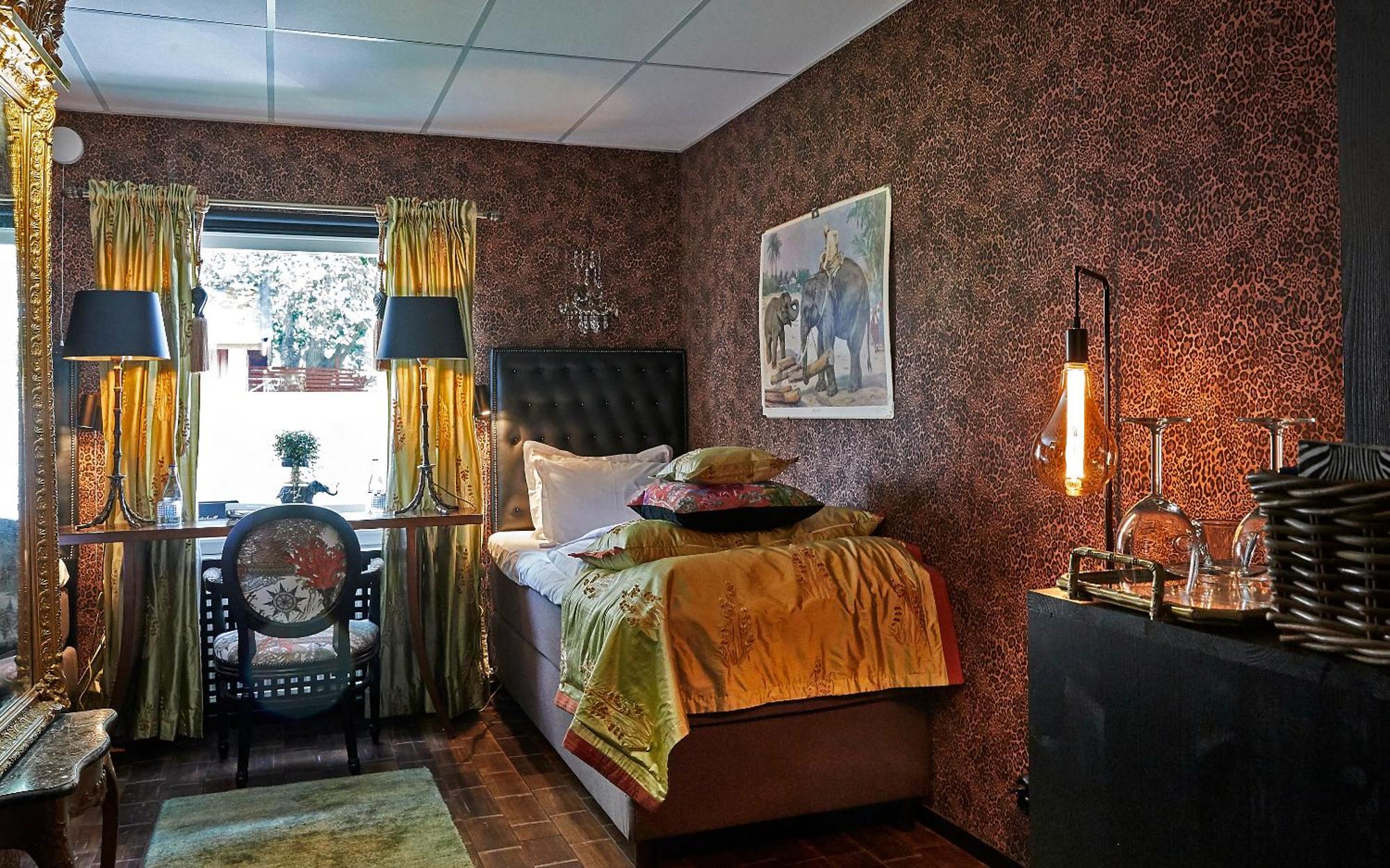 Bomans Hotell I Троса Екстериор снимка
