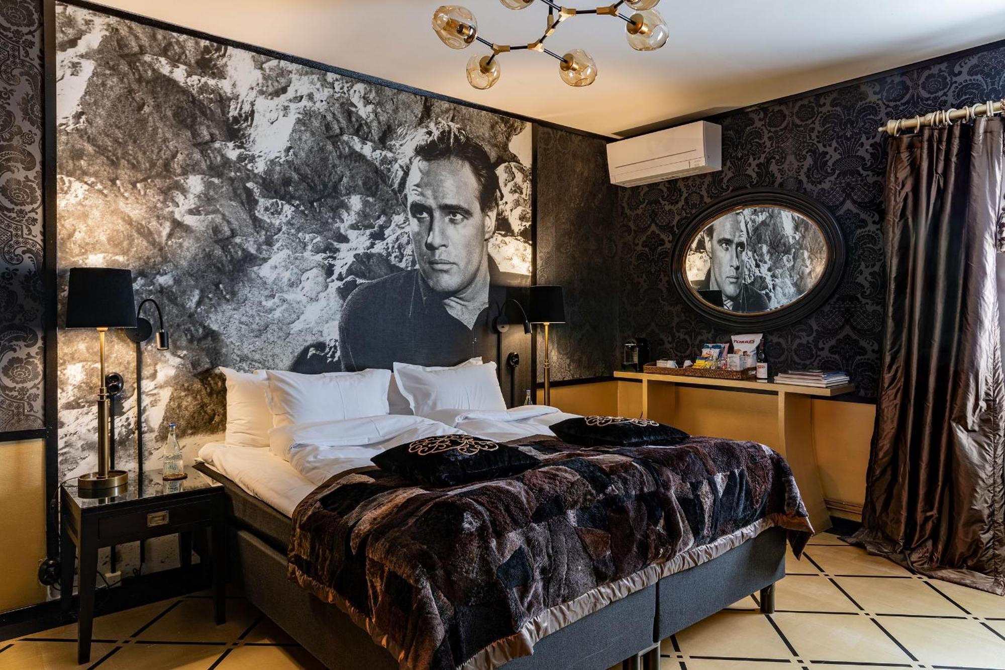 Bomans Hotell I Троса Екстериор снимка